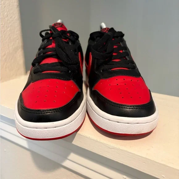 Nike Boys Court Borough Low 2 GS 'Bred' BQ5448-007 Sneakers- Size 5Y - Picture 7 of 9